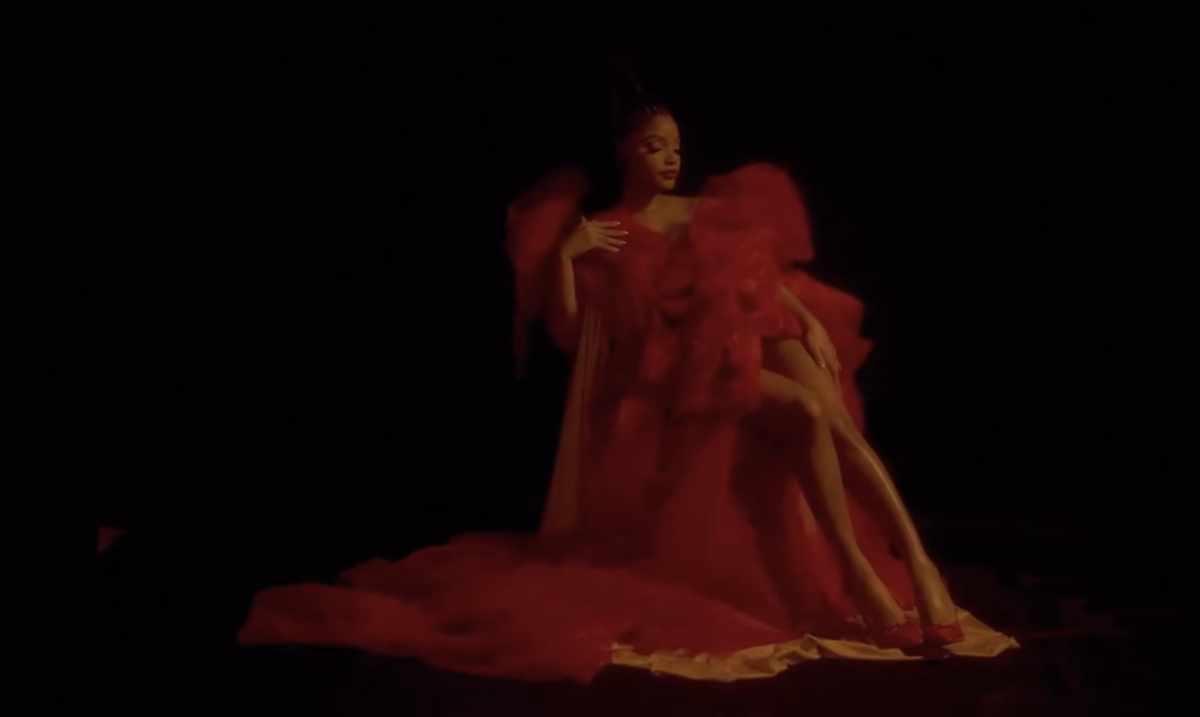 Соцсети Холли Бейли