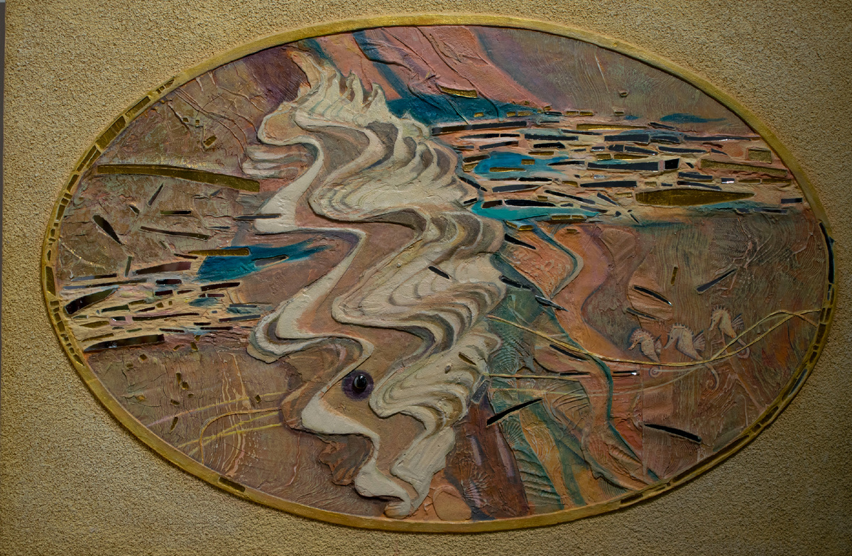 Юлия Якушина (р. 1974). Чёрная жемчужина. Из цикла «Дары моря». 2017–2018. Рельеф, смальта, зеркальная мозаика. Фотография автора статьи.