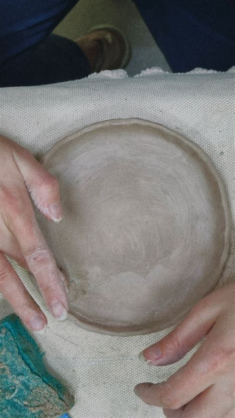 Будущая тарелка из пласта.