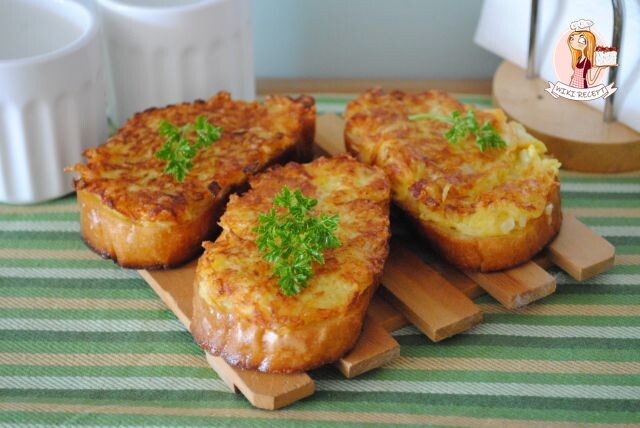 Секретное оружие хозяйки: горячие бутерброды с картошкой, сыром и яйцом на сковороде