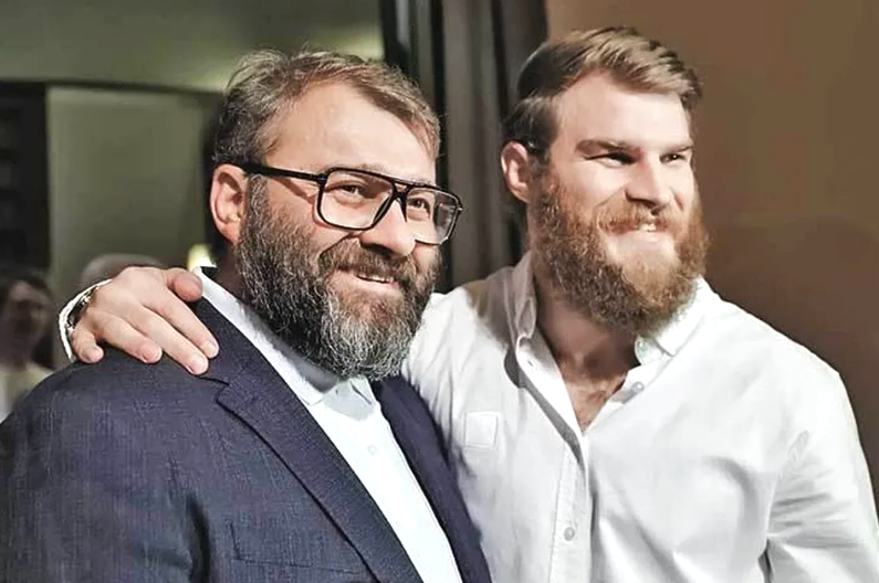 на фото Михаил Пореченков с сыном Владимиром