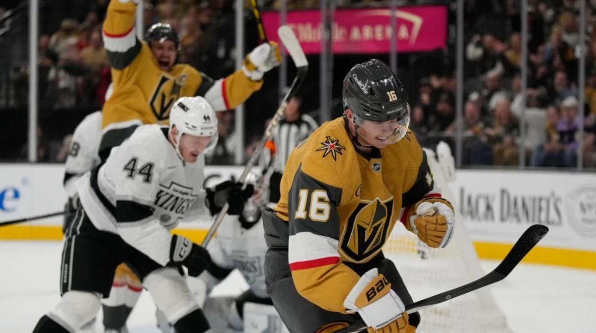     Павел Дорофеев (№16). Фото: сайт НХЛ