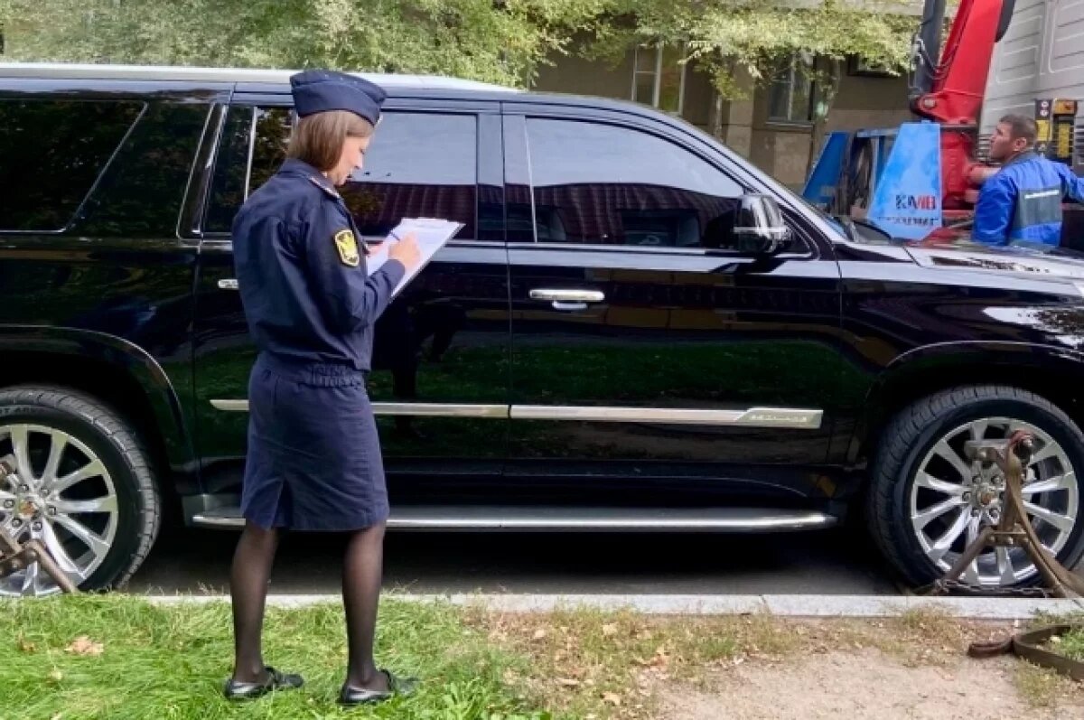    Хабаровчанин лишился Cadillac из-за долга перед детьми