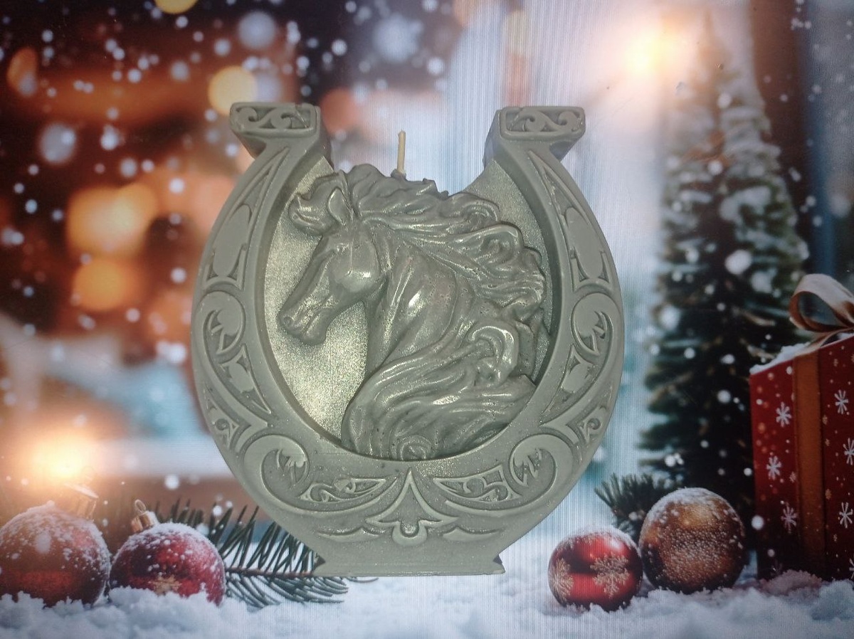 Символ 2026 года - Лошадь. И подкова, означающая полную чашу.