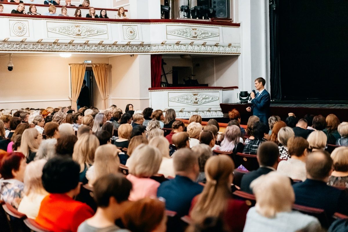    Более 50 нижегородских педагогов наградили в рамках нацпроекта «Молодёжь и дети»