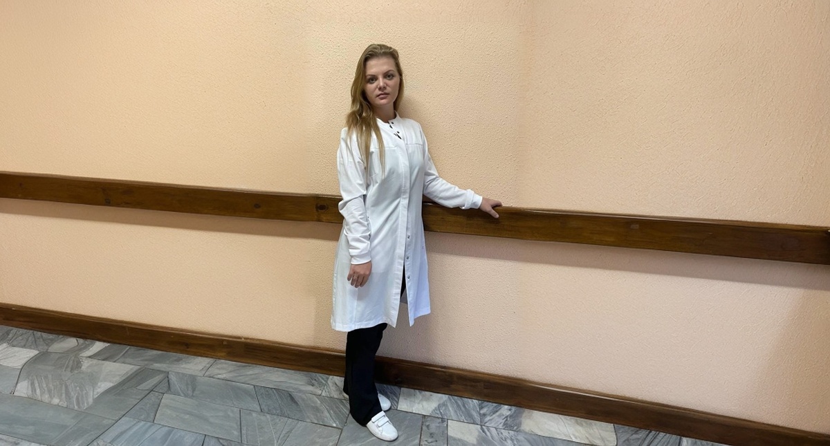    «Чтобы отвлечь, дышала вместе с ним»: студентка медколледжа спасла пассажира в электричке