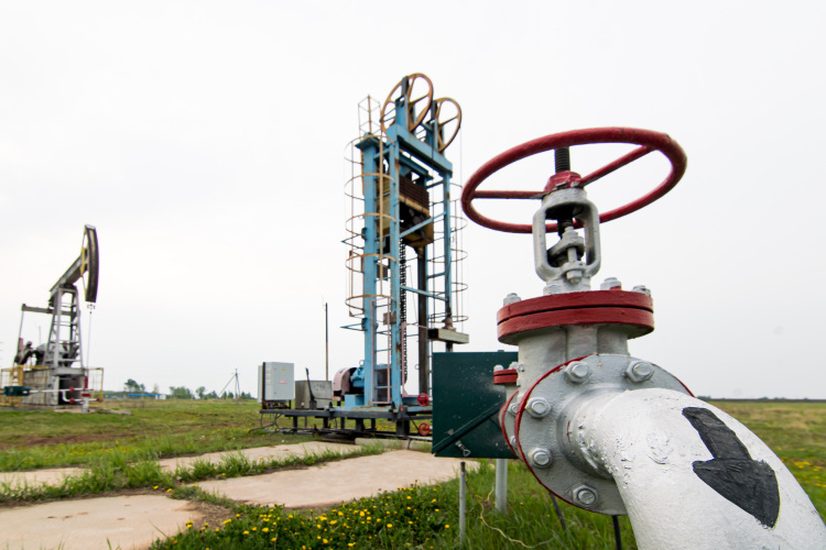    По словам Минниханова, рост промышленного производства в республике составляет лишь 1,5% — достичь лучших результатов мешают ограничения по добыче нефти.   
Фото: «БИЗНЕС Online»