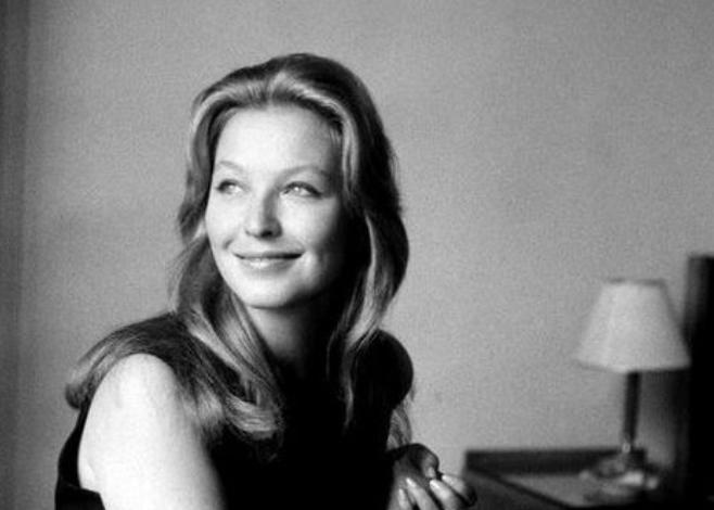 Марина Влади трижды становилась мамой. Фото: Pinterest