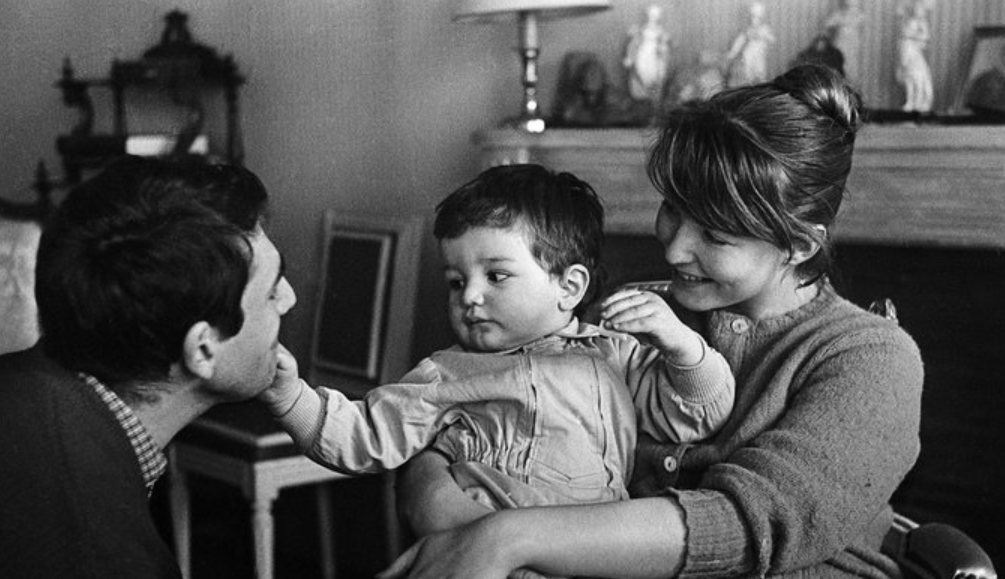 Марина со старшим сыном и мужем Робером Оссейном. Фото: Pinterest