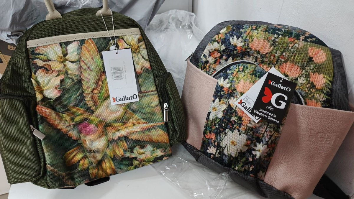 Выбрала, конечно, правый