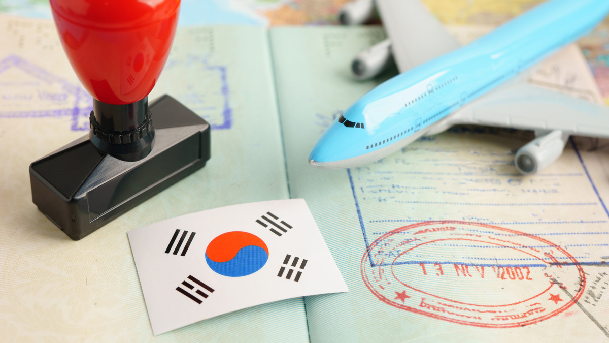     Фото: superbeststock/Shutterstock/FOTODOM В МИД РФ сообщили, что не получали жалоб от россиян на немотивированные отказы во въезде в Южную Корею