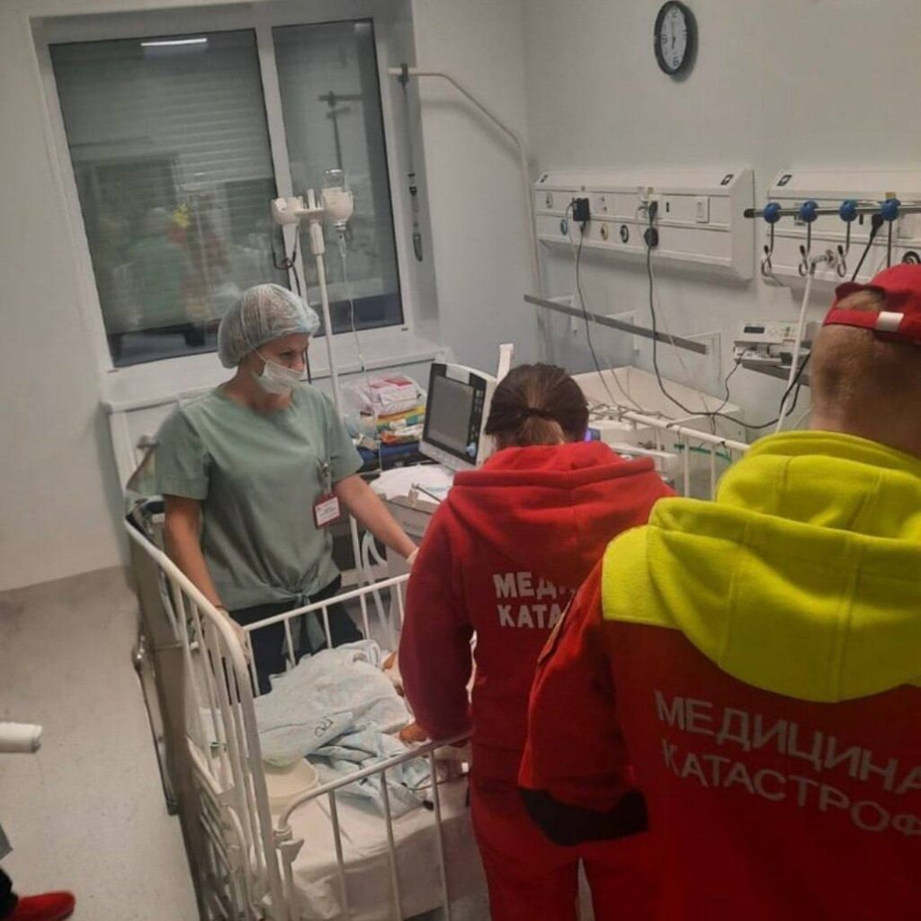     Восьмимесячную девочку из Оренбурга экстренно доставили в федеральную клинику Оренбуржье
📷    Восьмимесячную девочку из Оренбурга экстренно доставили в федеральную клинику Оренбуржье
