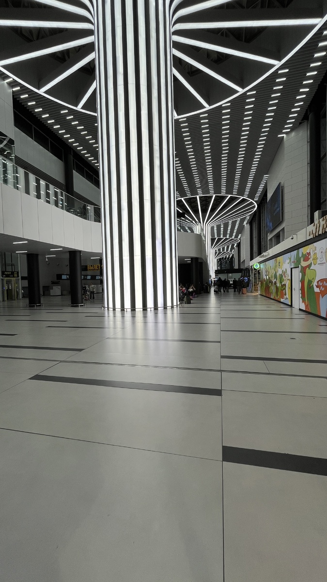 Новосибирский аэропорт мне понравился, чисто и не тесно