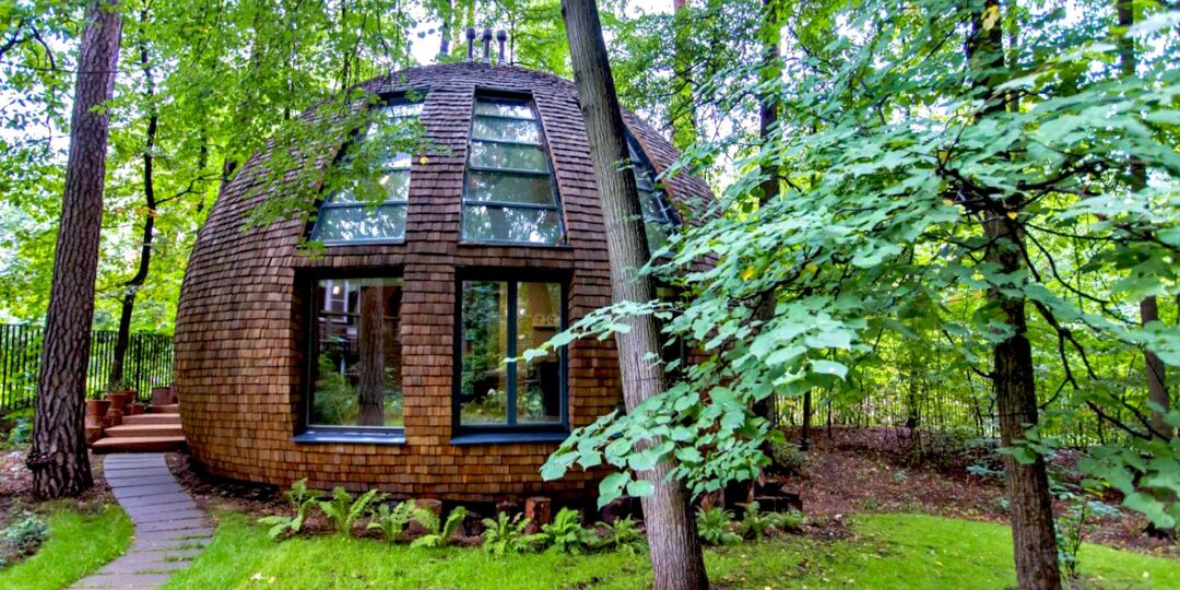 Хозяйка-архитектор построила в Подмосковье необычный круглый дом с парящим санузлом. Смогли бы жить в таком?