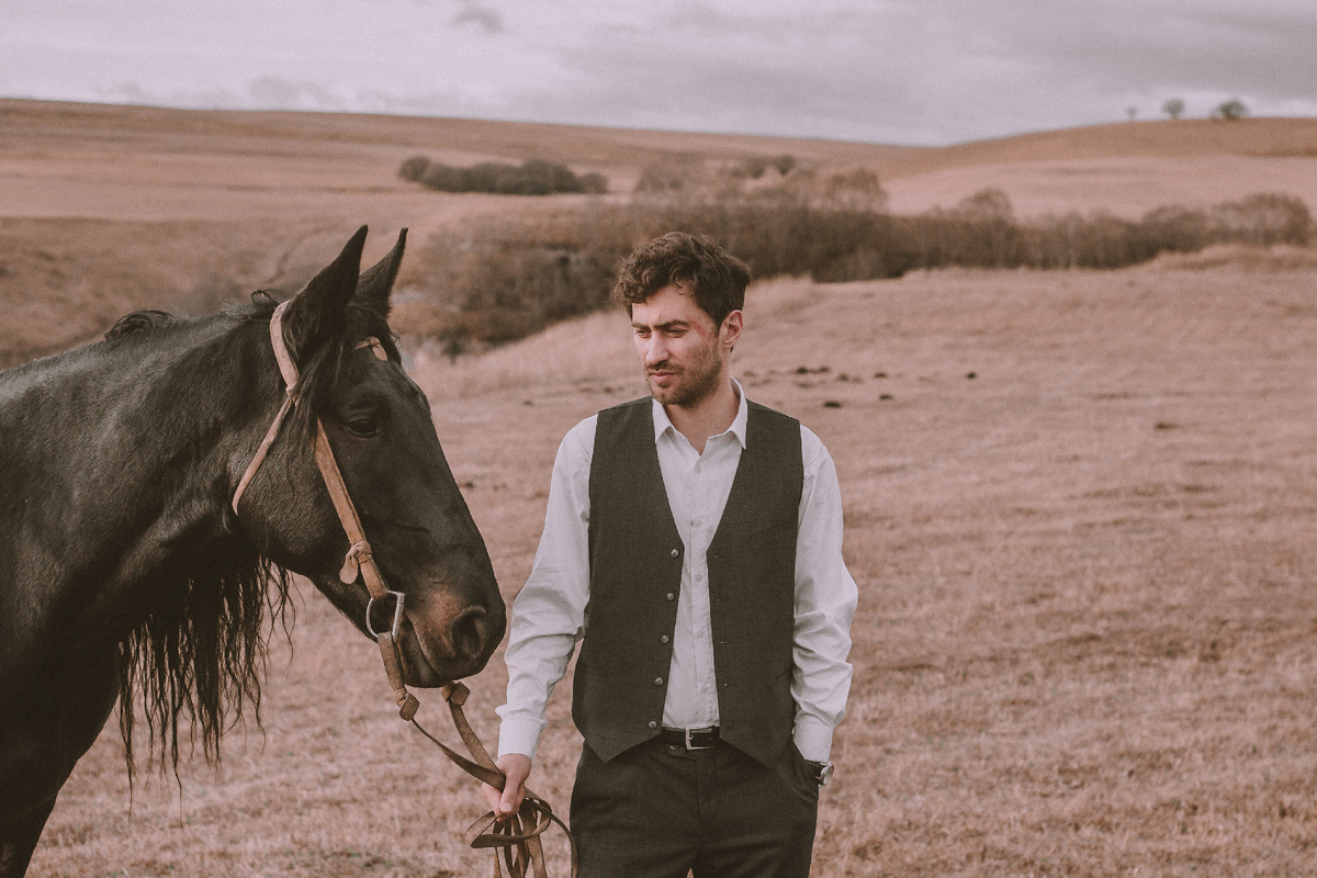 Дмитрий Чеботарев и конь Бардак на съемочной площадке «Улицы Шекспира»