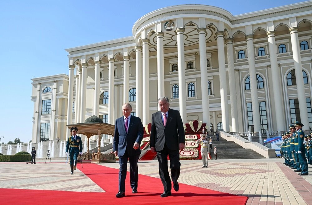    Владимир Путин и президент Таджикистана Эмомали Рахмон Фото: РИА Новости/ Кристина Кормилицына