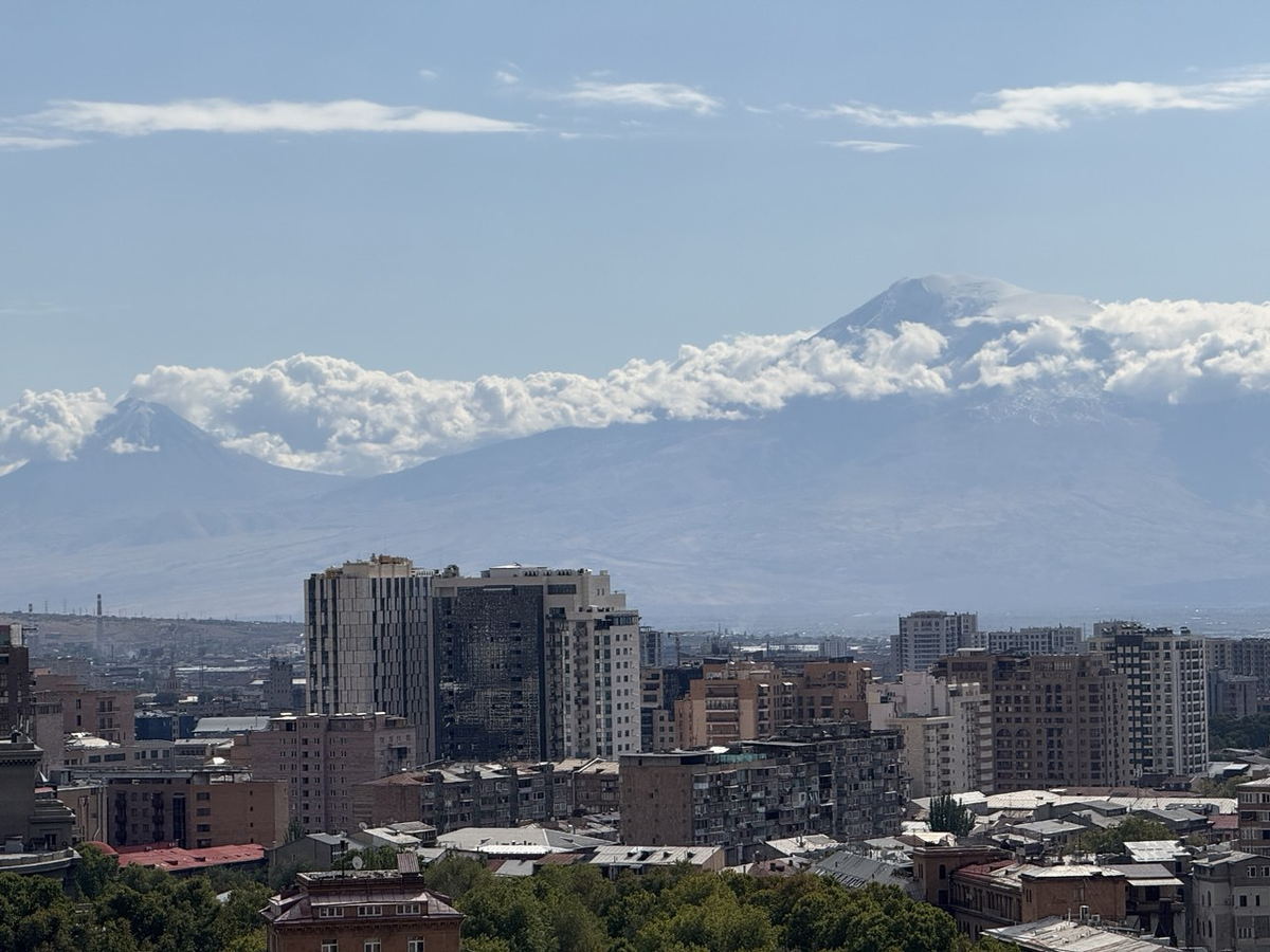 Ереван и Арарат в одном кадре