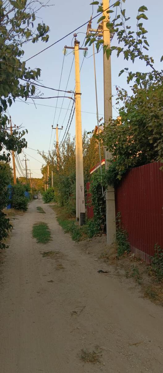 СНТ Колос. Столбы теперь по двум сторонам узкого проезда. Фото elesha_povar 