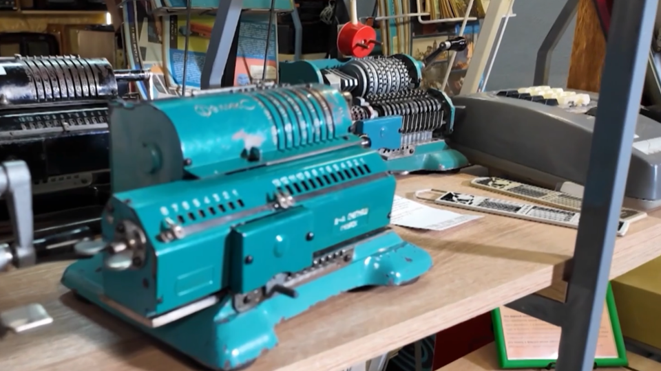 ФОТО: Кадр из программы "Купи-продай", РЕН ТВ