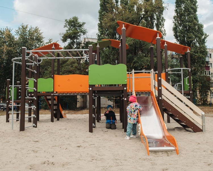     Губернатор Курской области выступил против песочного покрытия на детских площадках