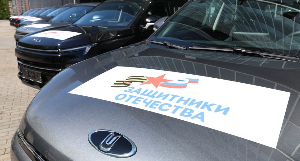    Участникам СВО вручили ключи от автомобилей с ручным управлением / Медиасток.рф