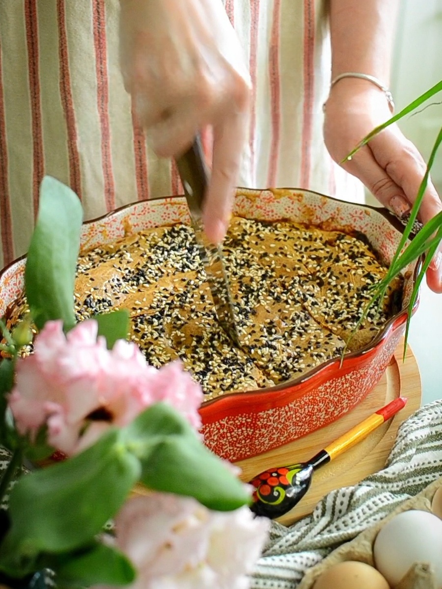 Заливной пирог с рыбой и яйцами