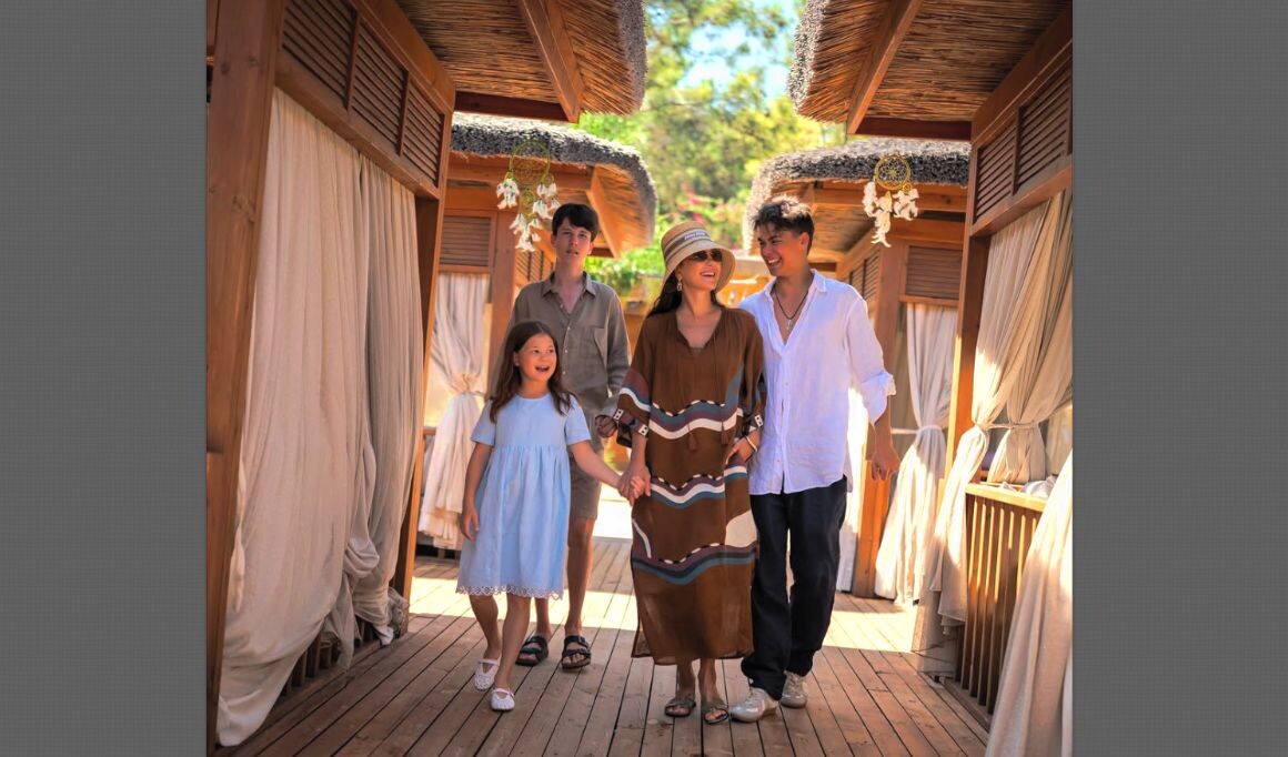 Климова с сыновьями и дочерью