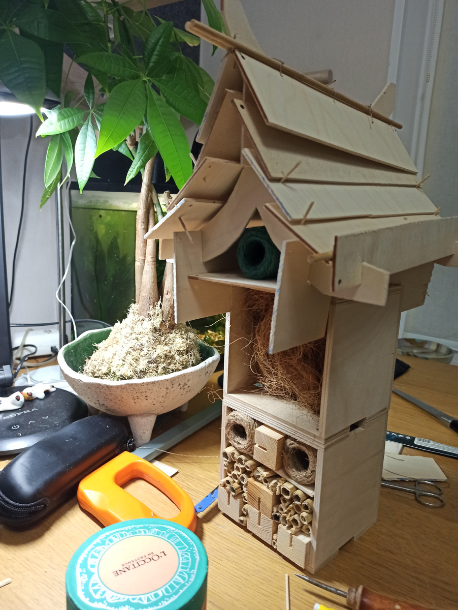 Тут видно, что наполниетля на весь дом не хватило.