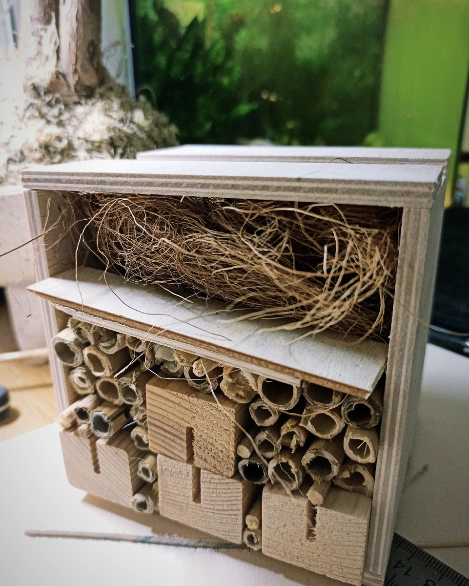 Наполнитель: кокосовое волокно, бамбук, деревянные бруски.