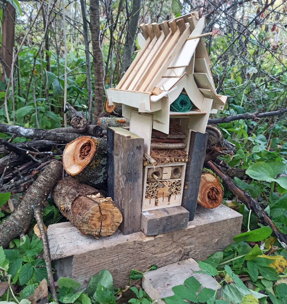 Здесь собрано много ненужных вещей. Теперь все стали нужными))).