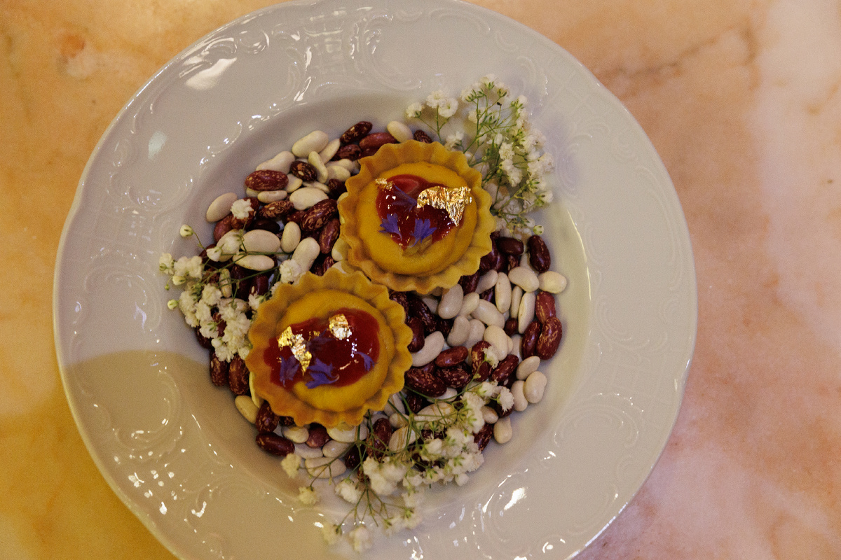 Паштет из перепелки с вареньем из роз