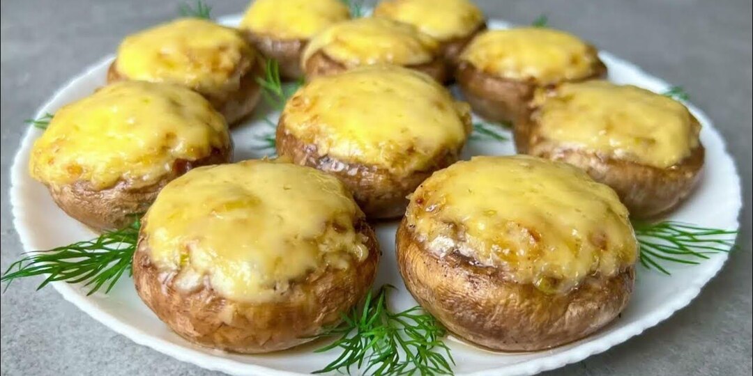 Рецепт фаршированных шампиньонов в духовке с сыром и фаршем.
