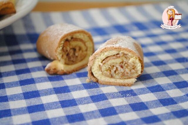 Песочные рогалики с орехами (грецкими), от которых невозможно оторваться