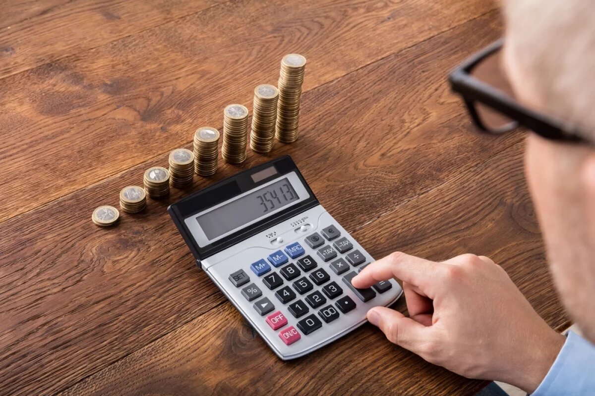    Тем, кому в октябре исполнилось 80 лет, фиксированную выплату увеличат вдвое.