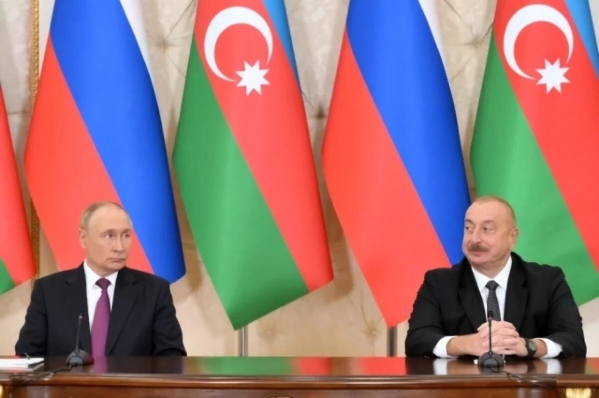    Путин предложил Алиеву начать встречу с обсуждения крушения самолета AZAL