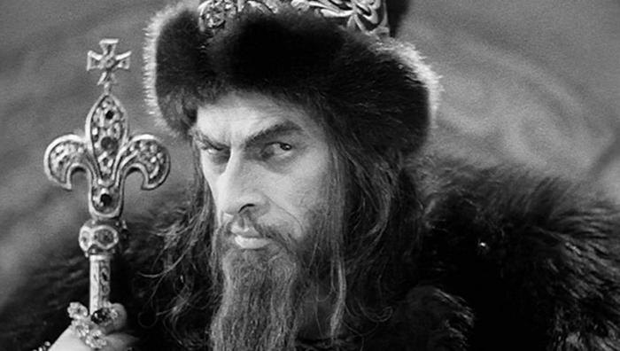 Кадр из фильма С. Эйзенштейна «Иван Грозный» (1944) / © сайт Kinopoiskatomic:embed 0
