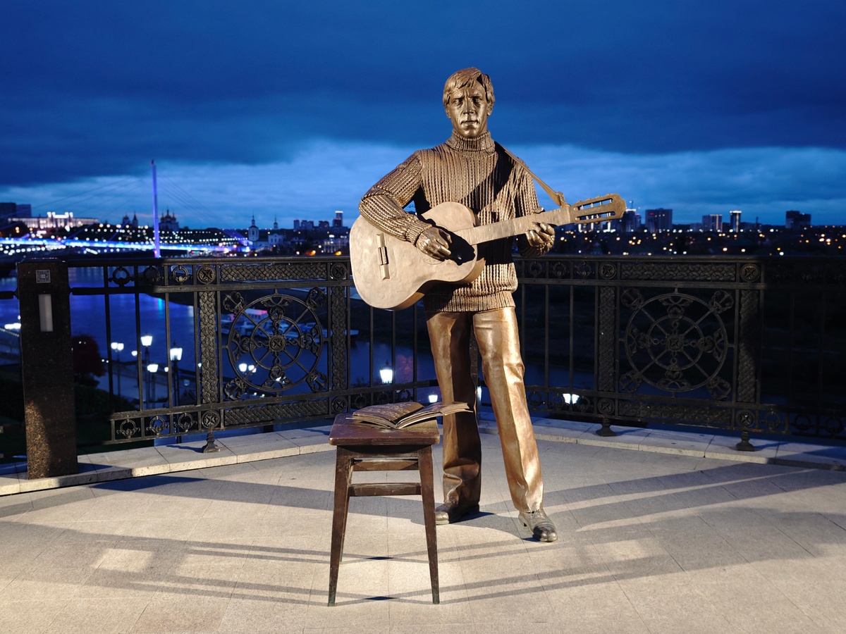 Памятник Высоцкому