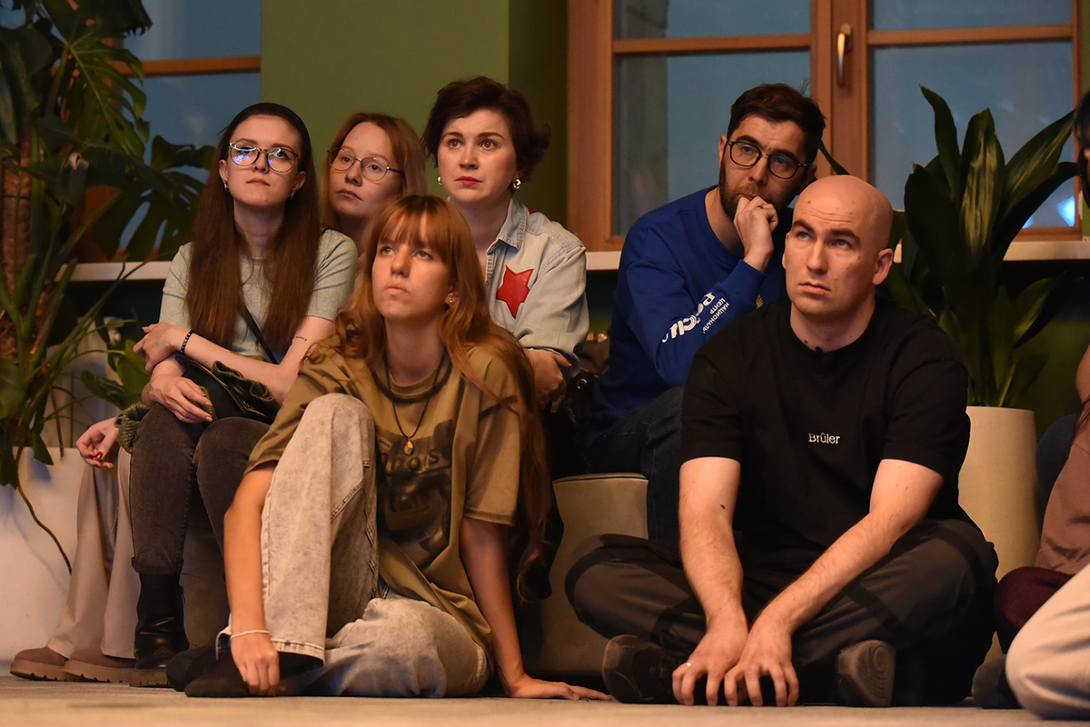    Дмитрий Крестьянкин (крайний справа) с участниками лаборатории