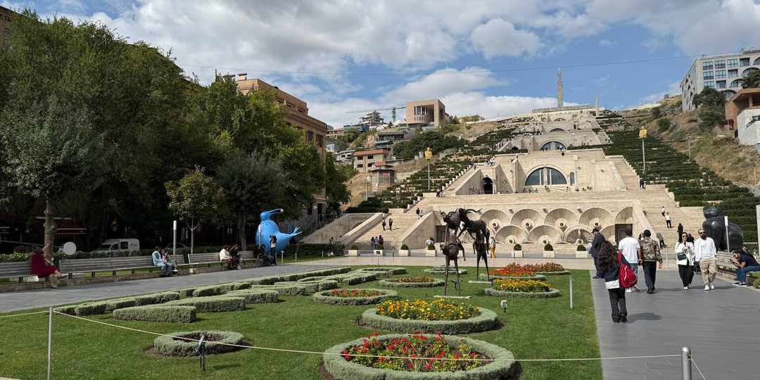 Каскад: ереванская лестница в небо (с опцией для ленивых)