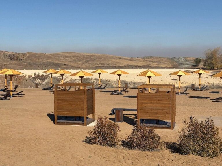    В Новотроицке открылся благоустроенный пляж на озере Забой Оренбуржье