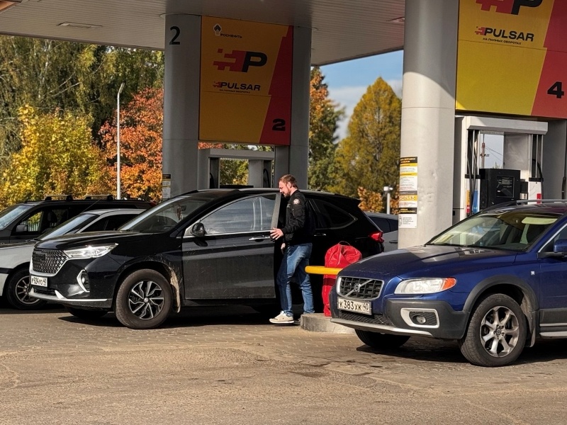 Обнинцы вынуждены ехать на трассу, стоять в длинных очередях, чтобы заправить авто