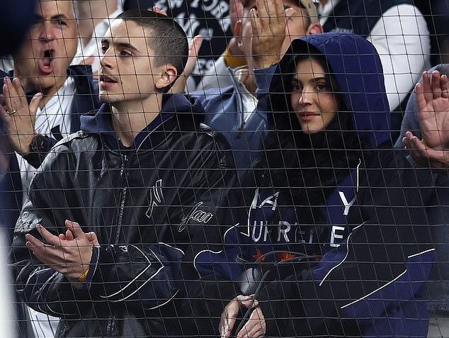 Звезда реалити и актёр были замечены на трибунах четвёртой игры «Янкиз» против «Торонто Блю Джейс» на нью-йоркском стадионе «Янки»