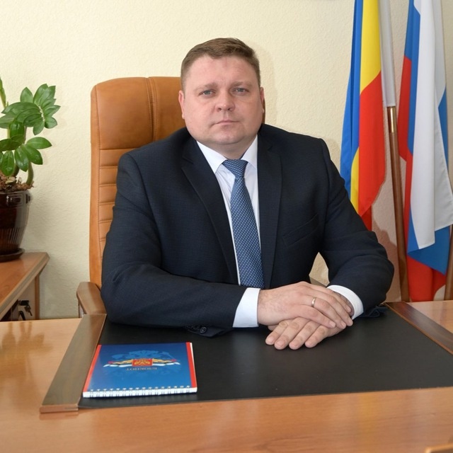    Олег Коваленко.