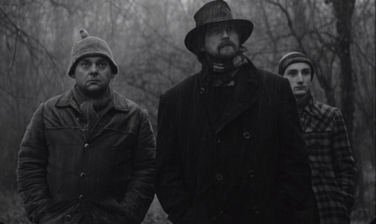 Кадр из фильма "САтанинское танго" (1994 год)