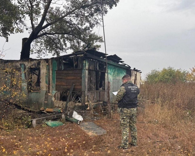     СК устанавливает обстоятельства пожара в Солнцевском районе Курской области