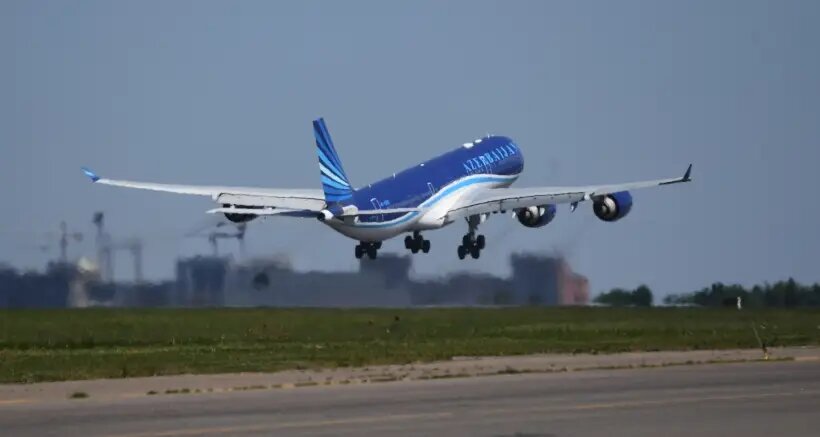     Самолет авиакомпании AZAL. © РИА Новости. Кирилл Каллиников