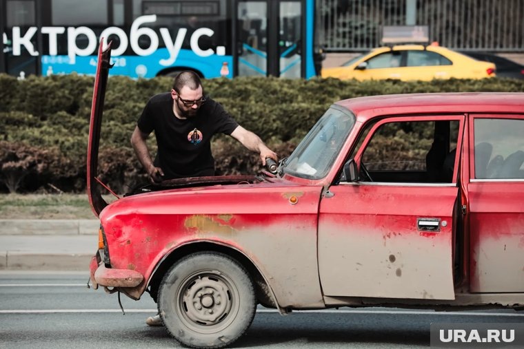    Для машин старше 15 лет техосмотр должен проводиться дважды в год