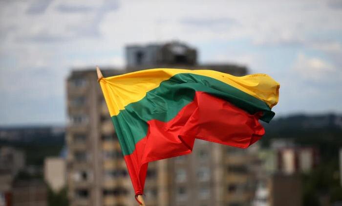 Обложка © Shutterstock / FOTODOM / Algimantas Barzdzius