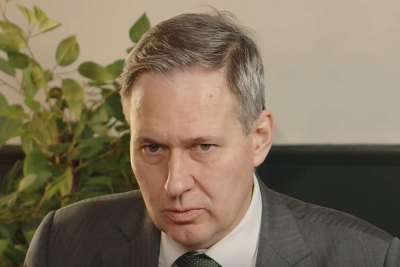 «Вы что, уникальные специалисты?»: экс-разведчик Артамонов жестко высказался о зарплатах депутатов Госдумы