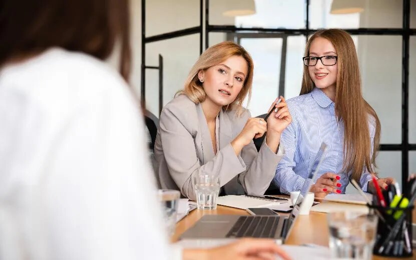    «Особый статус» или инструмент давления: чем опасна дружба с руководителем